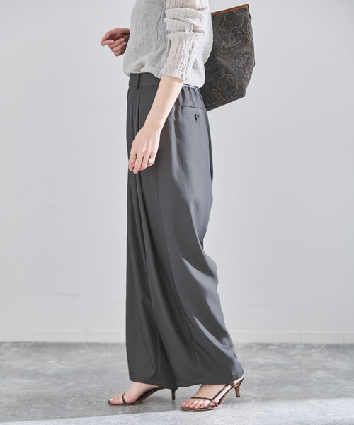 IENA（イエナ）の「《洗濯機洗い可》UVカット/接触冷感 ツイルコクーンスラックス（スラックス・レディース・チャコールグレー/ブラウン・40/38/36/34）」の3枚目の写真
