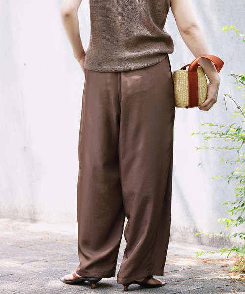 IENA（イエナ）の「《洗濯機洗い可》UVカット/接触冷感 ツイルコクーンスラックス（スラックス・レディース・チャコールグレー/ブラウン・40/38/36/34）」の9枚目の写真