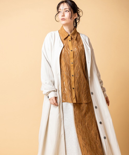 OSMOSIS(オズモーシス)の「バックギャザーライトコート(その他アウター・レディース・アイボリー/ブラック/ブルー・ONE SIZE)」の2枚目の写真