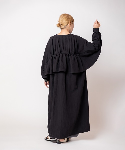 OSMOSIS(オズモーシス)の「バックギャザーライトコート(その他アウター・レディース・アイボリー/ブラック/ブルー・ONE SIZE)」の12枚目の写真