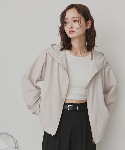ad thie(アドティエ)の「UVカット フードパーカー(パーカー・レディース・グレイッシュベージュ/ブラック・FREE)」の19枚目の写真