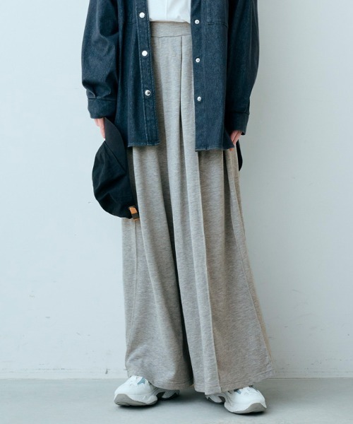 IEDIT（イディット）の「ＩＥＤＩＴ　やわらかなはき心地が気持ちいい　スカート見えする吸汗速乾フレンチテリースカンツ（その他パンツ・レディース・ダークグレー/杢グレー・LL/L/M）」の2枚目の写真