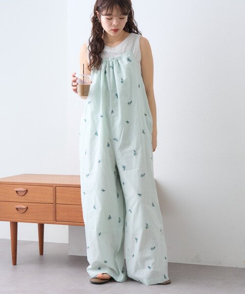 CIAOPANIC TYPY（チャオパニックティピー）の「【Aguni】刺繍キャミサロペット（サロペット/オーバーオール・レディース・ブラック/グリーン・ONE SIZE）」の2枚目の写真