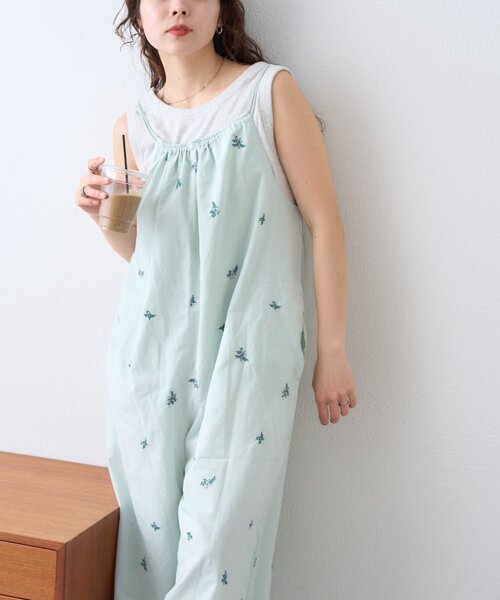 CIAOPANIC TYPY（チャオパニックティピー）の「【Aguni】刺繍キャミサロペット（サロペット/オーバーオール・レディース・ブラック/グリーン・ONE SIZE）」の4枚目の写真
