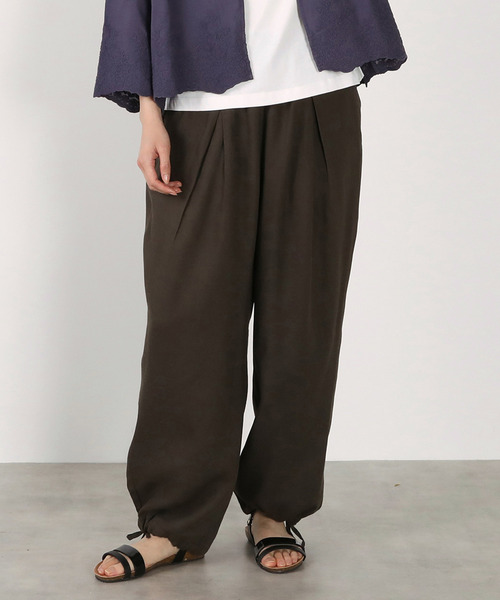 LOGEMENT DE CLAIRE(ロジュモンドクレール)の「【LOURMARIN】レーヨン麻ギャザーバレルパンツ(その他パンツ・レディース・ホワイト/ライトベージュ/ベージュ/スミクロ・FREE)」の3枚目の写真