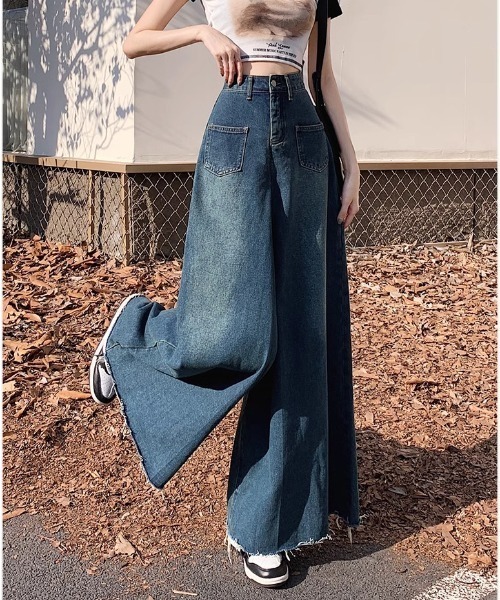 REBALANCE(リバランス)の「ワイドフレアデニムパンツ(デニムパンツ・レディース・A・MEDIUM/LARGE/X-LARGE)」の5枚目の写真