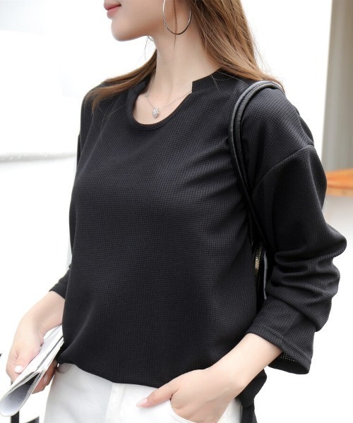 Beststore(ベストストア)の「【シンプルでこなれ感】ワッフル素材 キーネック長袖プルオーバー ゆったりシルエット(Tシャツ/カットソー・レディース・ブラック/アイボリー/ホワイト/セージグリーン・M/L)」の8枚目の写真