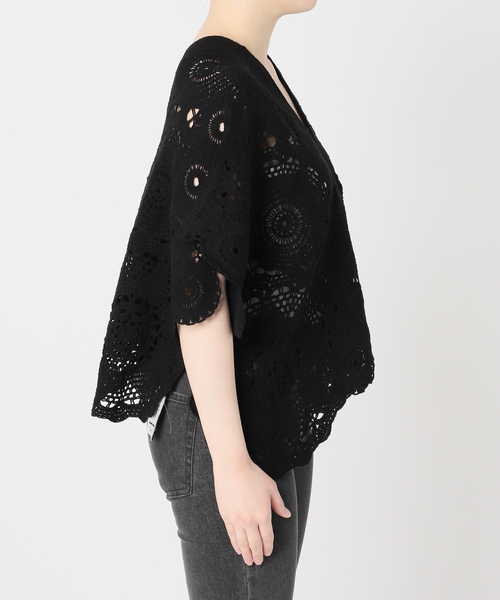 Torrazzo Donna(トラッゾドンナ)の「《WEB限定追加》【TORRAZZO DONNA/トラッゾドンナ】クロシェポンチョ(ニット/セーター・レディース・ブラック/ホワイト・FREE)」の4枚目の写真