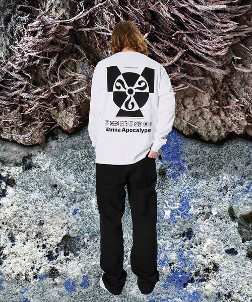 VANS(バンズ)の「VANS × ED DAVIS / Long Sleeve Tee(Tシャツ/カットソー・メンズ・ホワイト・XL/S/M/L)」の9枚目の写真