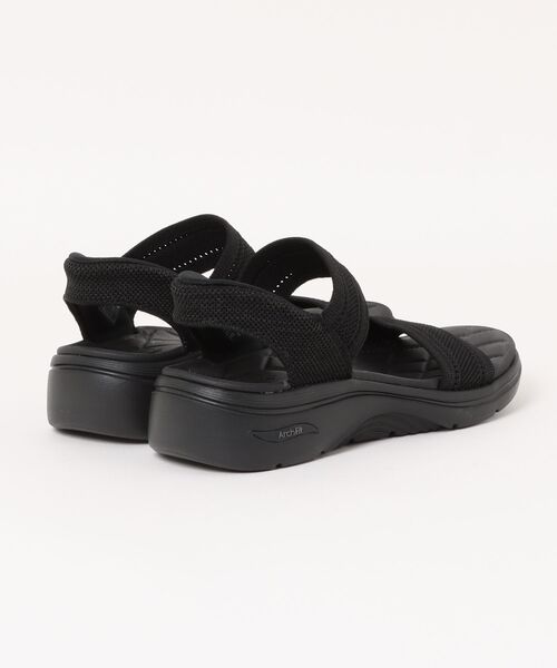 SKECHERS(スケッチャーズ)の「【SKECHERS】スポーツサンダル GO WALK ARCH FIT 2.0(サンダル・レディース・ブラック×ブラック/ピンクベージュ・23.0cm/24.0cm/25.0cm)」の4枚目の写真