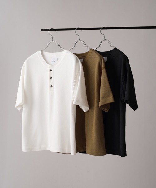 Lui's(ルイス)の「ヘンリーネックビッグTシャツ(Tシャツ/カットソー・メンズ・ブラック/グレイッシュベージュ/ホワイト・FREE)」の4枚目の写真