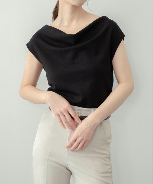 on:nue（オンニュ）の「【on:nue】[着用動画あり！] ドレープネックリボントップス /2026 SS COLLECTION（Tシャツ/カットソー・レディース・イエロー系その他/アイボリー/ブラック・FREE）」の3枚目の写真