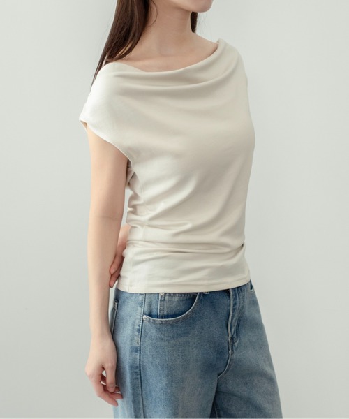 on:nue（オンニュ）の「【on:nue】[着用動画あり！] ドレープネックリボントップス /2026 SS COLLECTION（Tシャツ/カットソー・レディース・イエロー系その他/アイボリー/ブラック・FREE）」の6枚目の写真