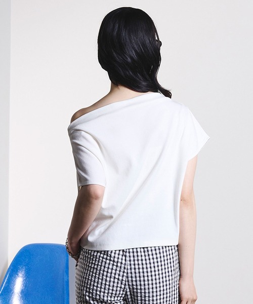 ROSE BUD(ローズバッド)の「OFF SHOULDER TOP(Tシャツ/カットソー・レディース・レッド/ホワイト/ブラック・ONE SIZE)」の6枚目の写真
