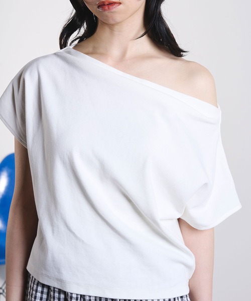 ROSE BUD(ローズバッド)の「OFF SHOULDER TOP(Tシャツ/カットソー・レディース・レッド/ホワイト/ブラック・ONE SIZE)」の11枚目の写真