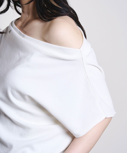 ROSE BUD(ローズバッド)の「OFF SHOULDER TOP(Tシャツ/カットソー・レディース・レッド/ホワイト/ブラック・ONE SIZE)」の12枚目の写真