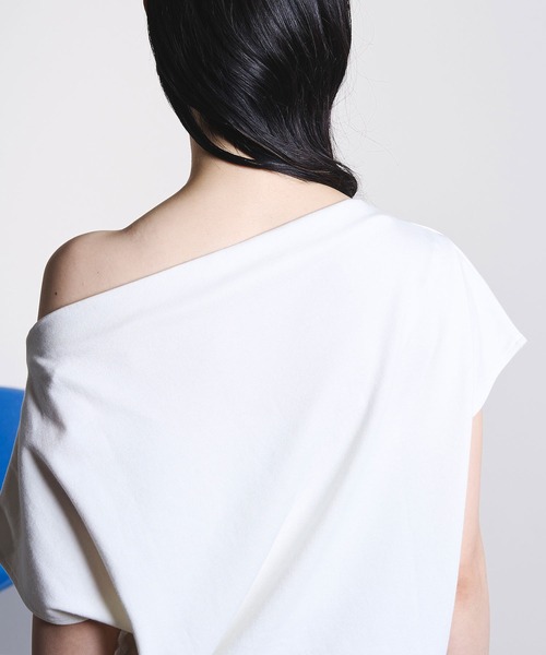 ROSE BUD(ローズバッド)の「OFF SHOULDER TOP(Tシャツ/カットソー・レディース・レッド/ホワイト/ブラック・ONE SIZE)」の14枚目の写真