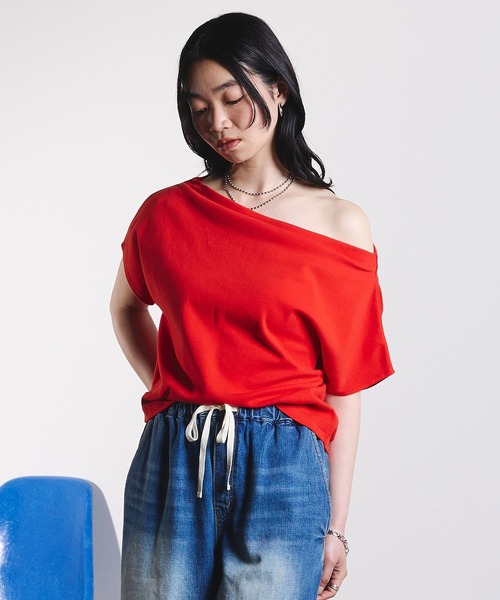 ROSE BUD(ローズバッド)の「OFF SHOULDER TOP(Tシャツ/カットソー・レディース・レッド/ホワイト/ブラック・ONE SIZE)」の15枚目の写真