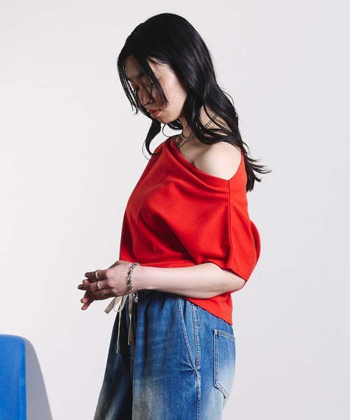 ROSE BUD(ローズバッド)の「OFF SHOULDER TOP(Tシャツ/カットソー・レディース・レッド/ホワイト/ブラック・ONE SIZE)」の16枚目の写真