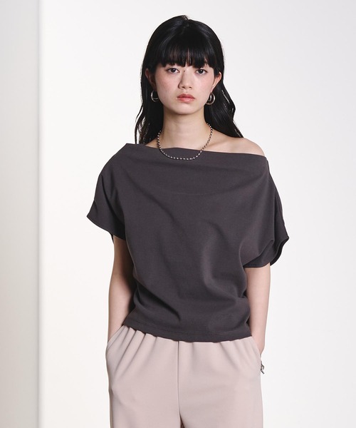 ROSE BUD(ローズバッド)の「OFF SHOULDER TOP(Tシャツ/カットソー・レディース・レッド/ホワイト/ブラック・ONE SIZE)」の21枚目の写真