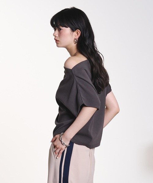 ROSE BUD(ローズバッド)の「OFF SHOULDER TOP(Tシャツ/カットソー・レディース・レッド/ホワイト/ブラック・ONE SIZE)」の22枚目の写真