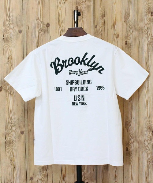 AVIREX(アヴィレックス)の「S/S EMB. T-SHIRT 'Brooklyn'(Tシャツ/カットソー・メンズ・チャコールグレー/ネイビー/ホワイト・XXL/XL/L/M)」の1枚目の写真