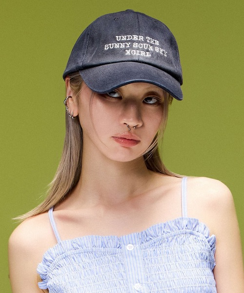 X-girl（エックスガール）の「FADED FACE LABEL 6PANEL CAP（キャップ・レディース・ブラウン/オリーブ/ブラック・ONE SIZE）」の4枚目の写真