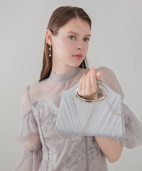 Leja(レジャ)の「【LEJA】シャイニーグリッターライン2WAYメタルハンドルバッグ結婚式 パーティー 成人式 二次会 同窓会 お呼ばれ オケージョン 20代 30代(ハンドバッグ・レディース・シルバー・FREE)」の2枚目の写真