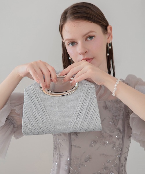 Leja(レジャ)の「【LEJA】シャイニーグリッターライン2WAYメタルハンドルバッグ結婚式 パーティー 成人式 二次会 同窓会 お呼ばれ オケージョン 20代 30代(ハンドバッグ・レディース・シルバー・FREE)」の3枚目の写真