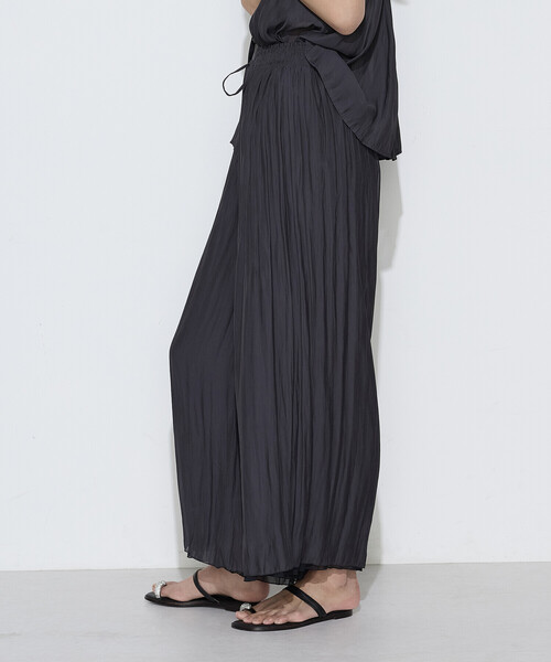 K.T KIYOKO TAKASE(キヨコタカセ)の「〔 TALLサイズ 〕 カッセン×シフォン リバーシブル プリーツパンツ(その他パンツ・レディース・ブラック系その他/ネイビー・15号)」の7枚目の写真