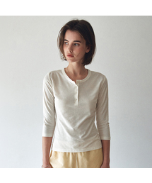 VANONE ATELIER（バノンアトリエ）の「A3589 エッセンシャルヘンリーネックTシャツ_Ivory（Tシャツ/カットソー）」