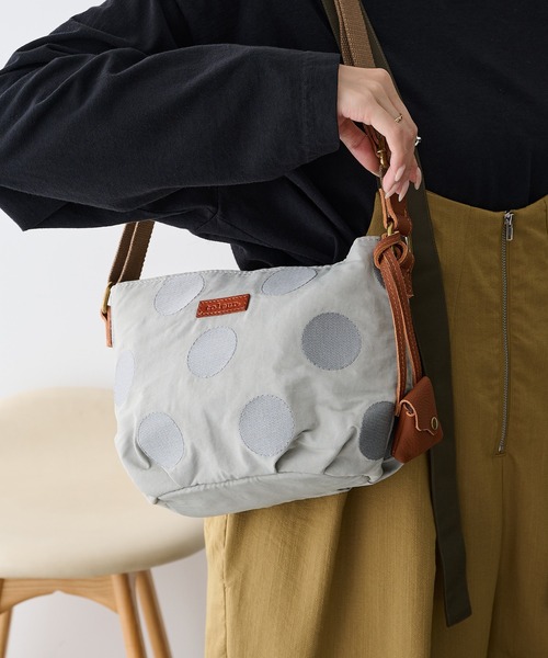 toleur(トーラ)の「【toleur】コットンナイロンドットS刺繍ショルダーバック 13008(ショルダーバッグ・レディース・カーキ/グレー/ブラウン/ライトグレー・FREE)」の1枚目の写真