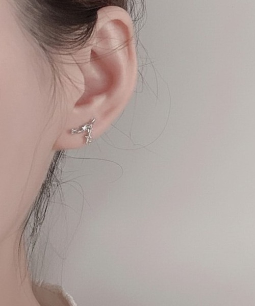 yu-ka(ユーカ)の「YU-KA:スターラインピアス Star line earrings(ピアス(両耳用)・レディース・ゴールド/シルバー・FREE)」の7枚目の写真