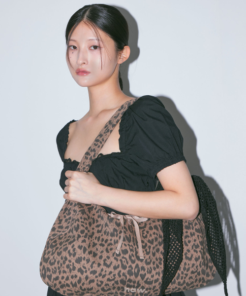 HAVEAWHALE（ハブアホエール）の「leopard pattern eco bag (DB)（ショルダーバッグ・レディース・その他・FREE）」の3枚目の写真