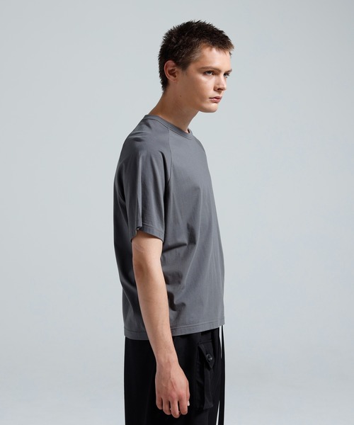 Y-3(ワイスリー)の「Y-3 BOXY SHORT SLEEVE TEE(Tシャツ/カットソー・メンズ・グレー・X-SMALL/SMALL/MEDIUM/LARGE/X-LARGE/XX-LARGE)」の2枚目の写真