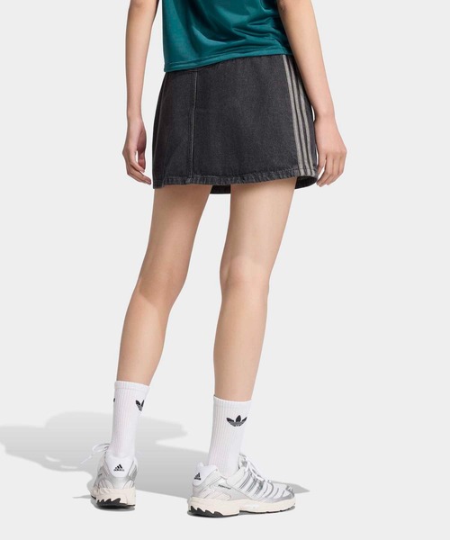adidas(アディダス)の「MID RISE DENIM SKIRT / アディダスオリジナルス adidas Originals(デニムスカート・レディース・ブラック・XX-LARGE/LARGE/MEDIUM/SMALL/X-LARGE/X-SMALL)」の2枚目の写真
