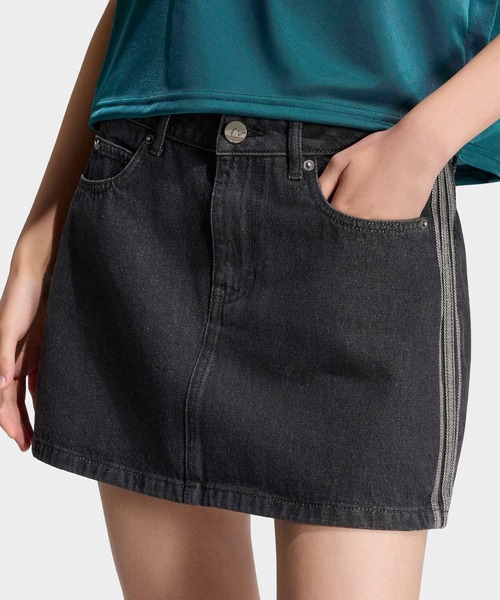 adidas(アディダス)の「MID RISE DENIM SKIRT / アディダスオリジナルス adidas Originals(デニムスカート・レディース・ブラック・XX-LARGE/LARGE/MEDIUM/SMALL/X-LARGE/X-SMALL)」の3枚目の写真