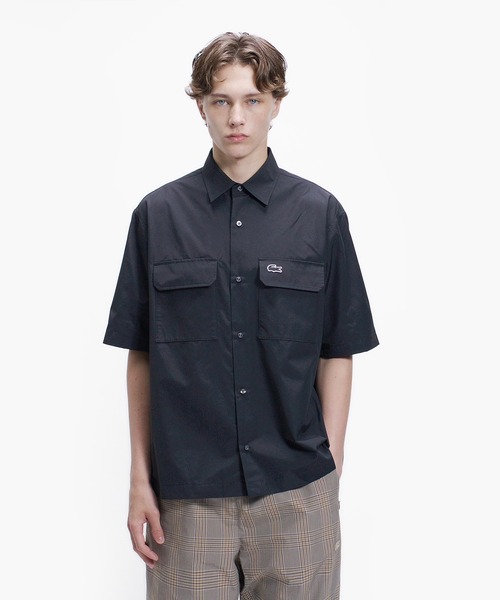 LACOSTE(ラコステ)の「ナイロンコットンツイルフラップポケットシャツ(シャツ/ブラウス・メンズ・ブラック/チャコール・39/38/41/40)」の1枚目の写真