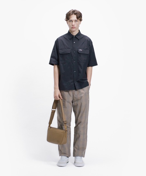 LACOSTE(ラコステ)の「ナイロンコットンツイルフラップポケットシャツ(シャツ/ブラウス・メンズ・ブラック/チャコール・39/38/41/40)」の6枚目の写真