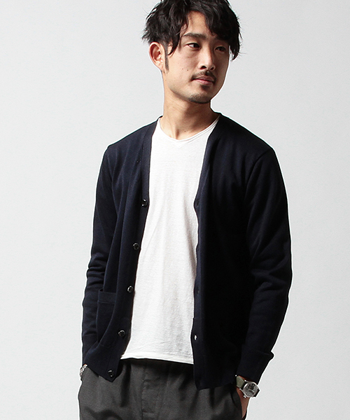 BEAMS（ビームス）の「BEAMS / ベーシックカーディガン（カーディガン/ボレロ・メンズ・ブラック系その他/チャコールグレー/ベージュ/ネイビー・MEDIUM/LARGE/SMALL）」の4枚目の写真