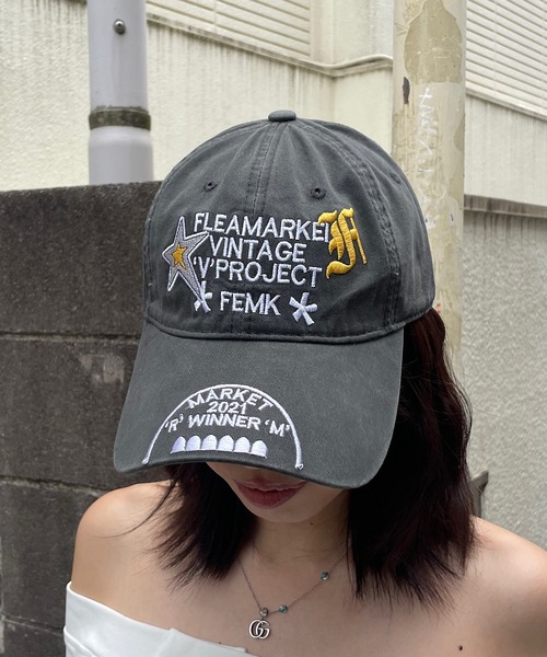ROGER AND RAW(ロジャーアンドロウ)の「ロゴ刺繍ベースボールキャップ(キャップ・レディース・チャコールグレー/ボルドー・FREE)」の8枚目の写真