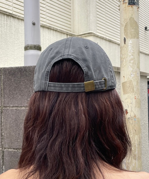 ROGER AND RAW(ロジャーアンドロウ)の「ロゴ刺繍ベースボールキャップ(キャップ・レディース・チャコールグレー/ボルドー・FREE)」の10枚目の写真