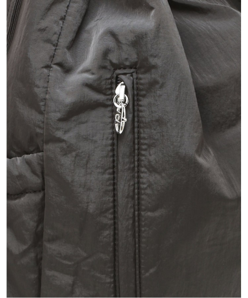 athe（アテ）の「[RUBAN] ダークグレーリボンバックパック兼ショルダーバッグ L AABA5F901G3（ショルダーバッグ・レディース・ダークグレー・FREE）」の2枚目の写真