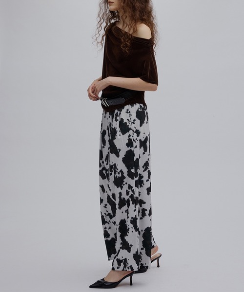 AmeriVINTAGE COW PATTERN MODERN TUCK パンツ COW PATTERN MODERN TUCK PANTS（その他パンツ）｜Ameri（アメリ）の