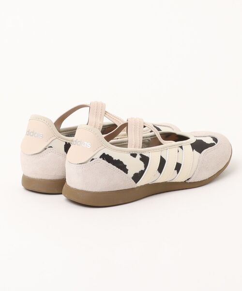 adidas（アディダス）の「adidas アディダス BARREDA MARY JANE レディースシューズ バレエスニーカー(バレダメリージェーン) KI2755 ワンダーホワイト/クリスタルリネン（バレエシューズ・レディース・ホワイト系その他・24.5cm/24.0cm/23.5cm/23.0cm）」の2枚目の写真