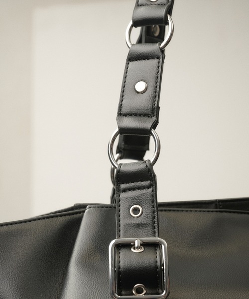 SELLE GLANT（セレグランテ）の「LOW-PROFILE BELT DESIGN BAG / ロープロファイルベルトデザインバッグ（ショルダーバッグ・メンズ・ダークブラウン/ブラック・FREE）」の17枚目の写真