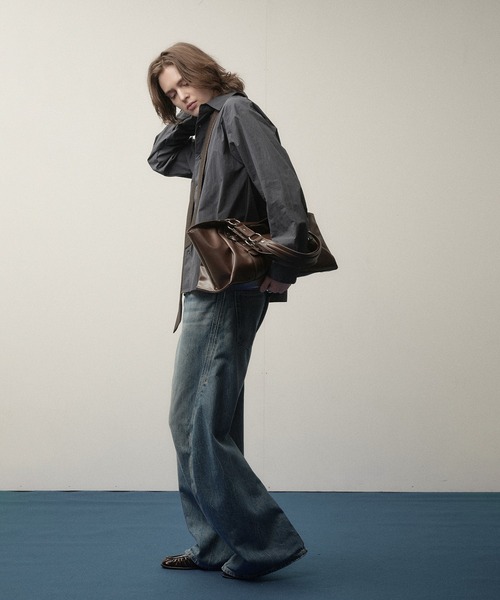 SELLE GLANT（セレグランテ）の「LOW-PROFILE BELT DESIGN BAG / ロープロファイルベルトデザインバッグ（ショルダーバッグ・メンズ・ダークブラウン/ブラック・FREE）」の12枚目の写真