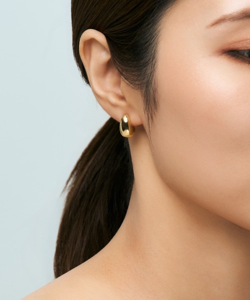 UNITED JEWELS-ef-(ユナイテッドジュエルズイフ)の「Drop Curl Studs Pierce(ピアス(両耳用)・レディース・シルバー/イエローゴールド・FREE)」の4枚目の写真