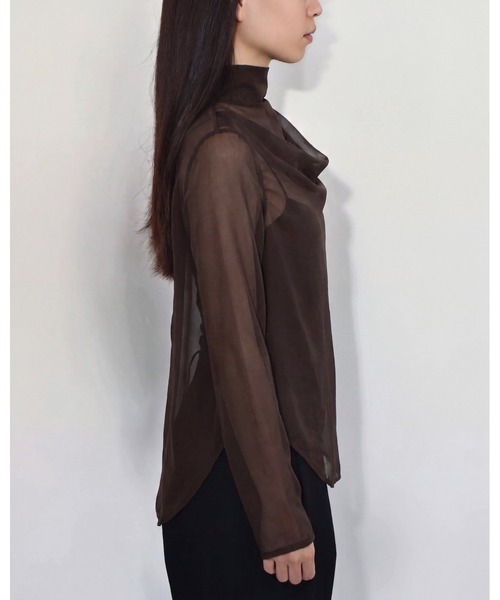 kiehtova（キエトヴァ）の「【kiehtova】FLUID SHEER MOCKNECK TOPS/フルイドシアーモックネックトップス（Tシャツ/カットソー・レディース・ブラウン/グレー/ブラック・FREE）」の15枚目の写真
