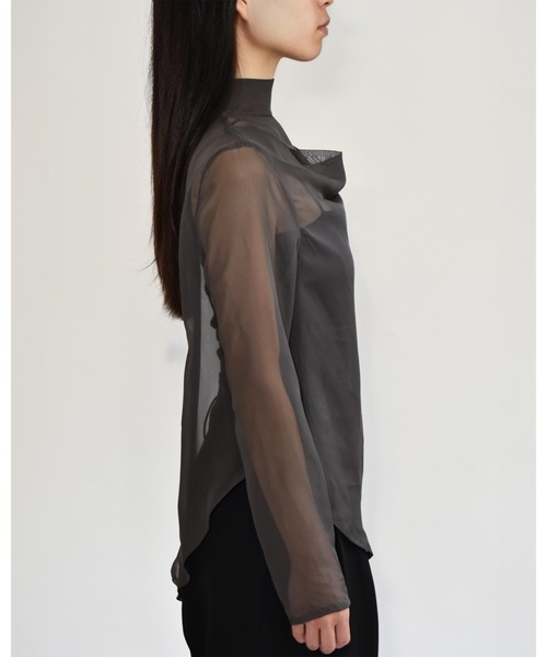 kiehtova（キエトヴァ）の「【kiehtova】FLUID SHEER MOCKNECK TOPS/フルイドシアーモックネックトップス（Tシャツ/カットソー・レディース・ブラウン/グレー/ブラック・FREE）」の22枚目の写真